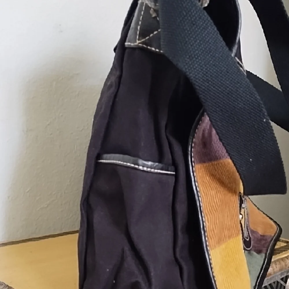 Unionbay Multicolor Patchwork Messenger/Laptop Bag